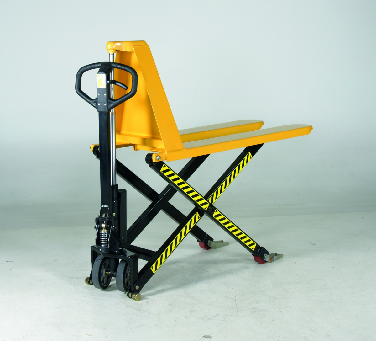 Manual scissor pallet lift
