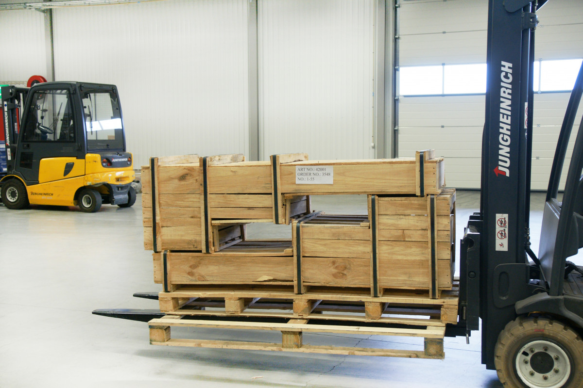 Šakinio krautuvo šakės su tvirtinimo kaiščiu 1800mm ilgio