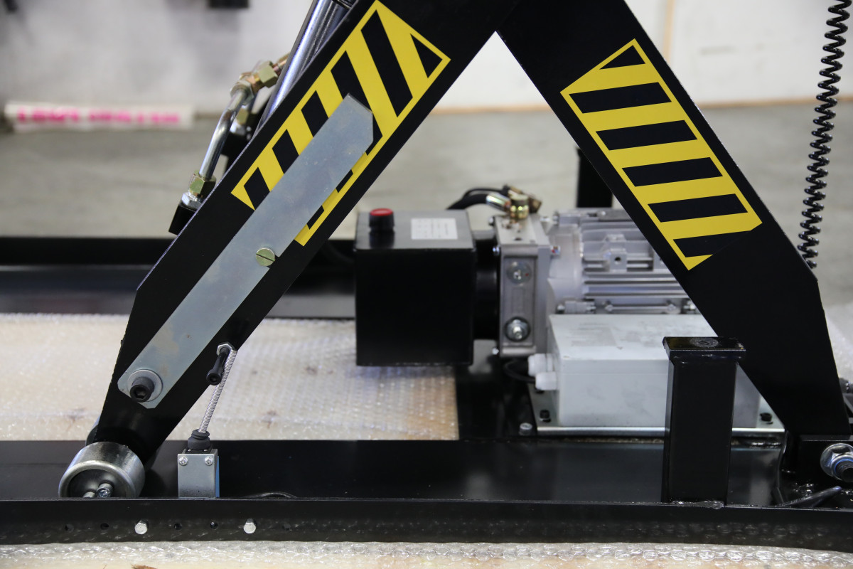 Stationary electric lifting tables