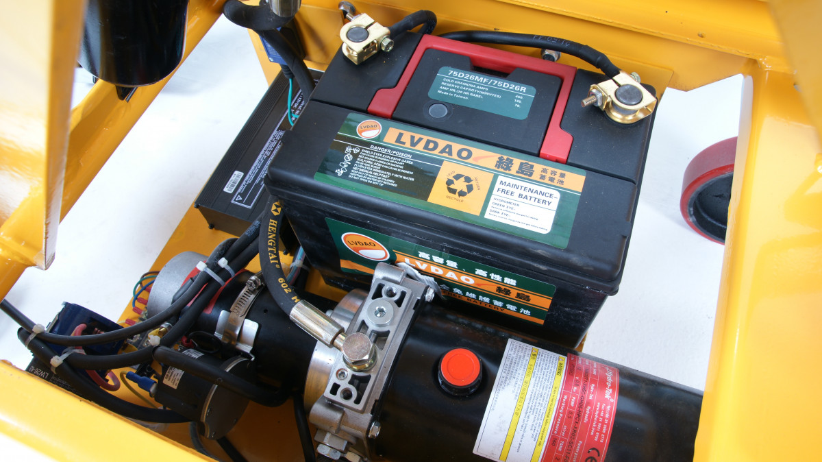 Elektrinis pakėlimo stalas ant ratukų