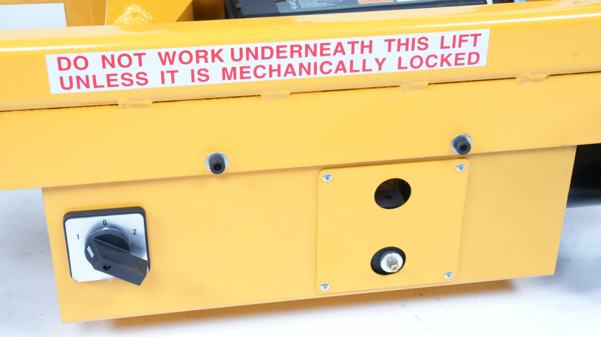 Elektrinis pakėlimo stalas ant ratukų