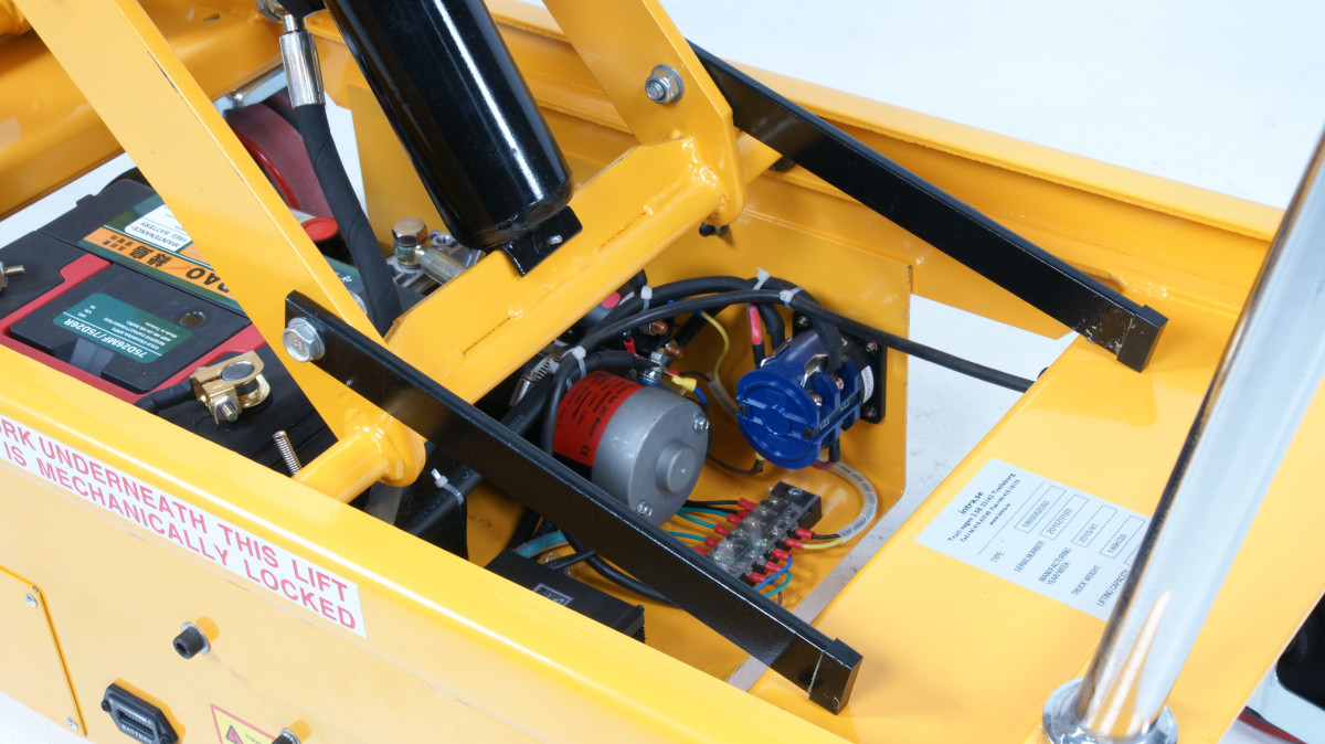 Elektrinis pakėlimo stalas ant ratukų